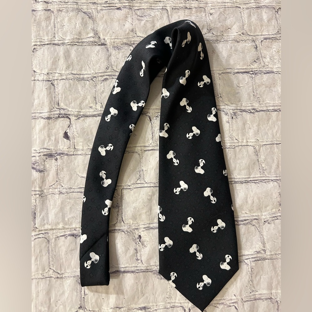 PICASSO HAND MADE BLACK WITH WHITE SNOPPY NOVELTY TIE - Picture 3 of 7